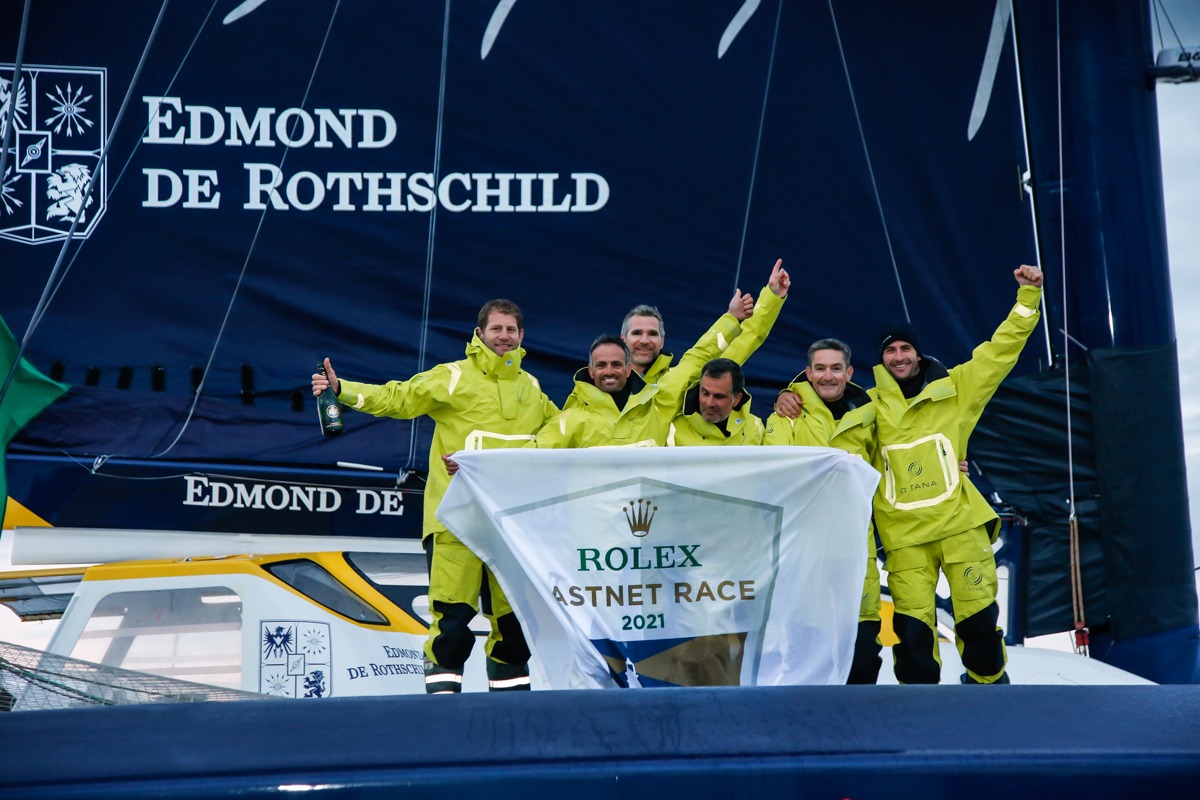 Maxi Edmond de Rothschild co-skippered by Franck Cammas and Charles Caudrelier © Paul Wyeth/pwpictures.com