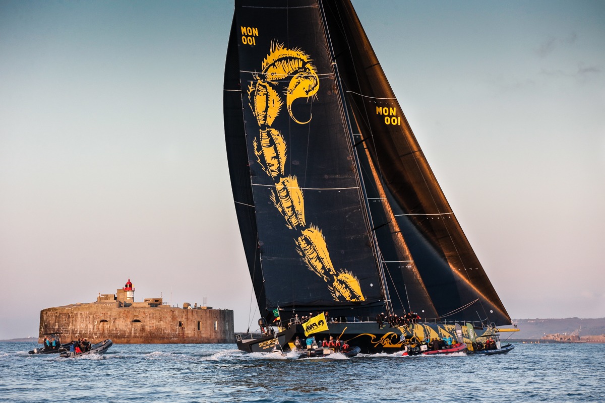 Skorpios beendet das 695nm Rolex Fastnet Race auf der Ziellinie vor Fort De L'Ouest, Cherbourg © Paul Wyeth/pwpictures.com