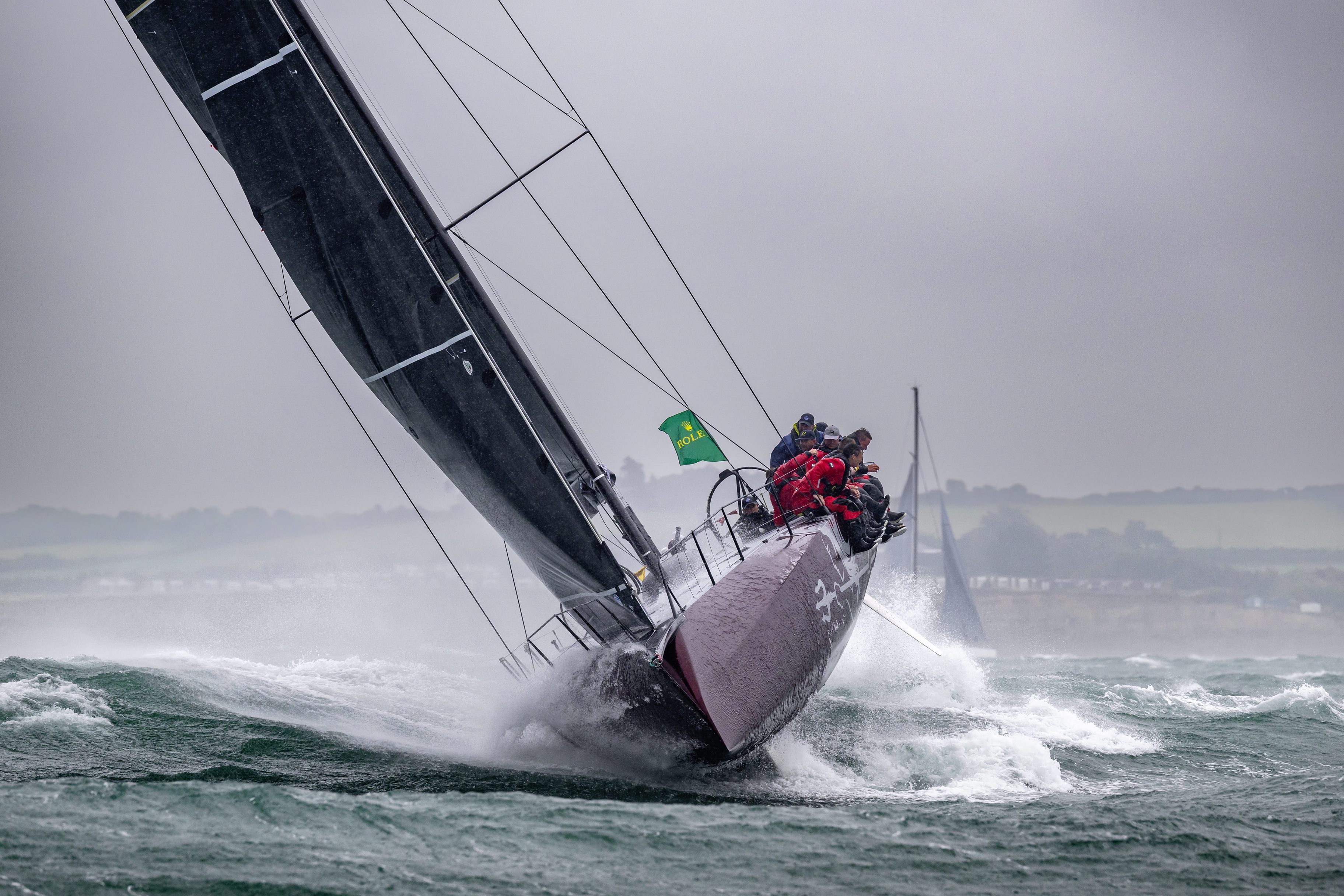 In Noir von RORC Commodore James Neville genießt einen starken Lauf. IRC Zero © RORC/Kurt Arrigo