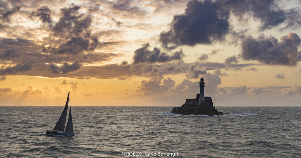 Dominique Tian's Tonnerre de Glen rounds the Fastnet Rock at sunset © Carlo Borlenghi/Rolex 