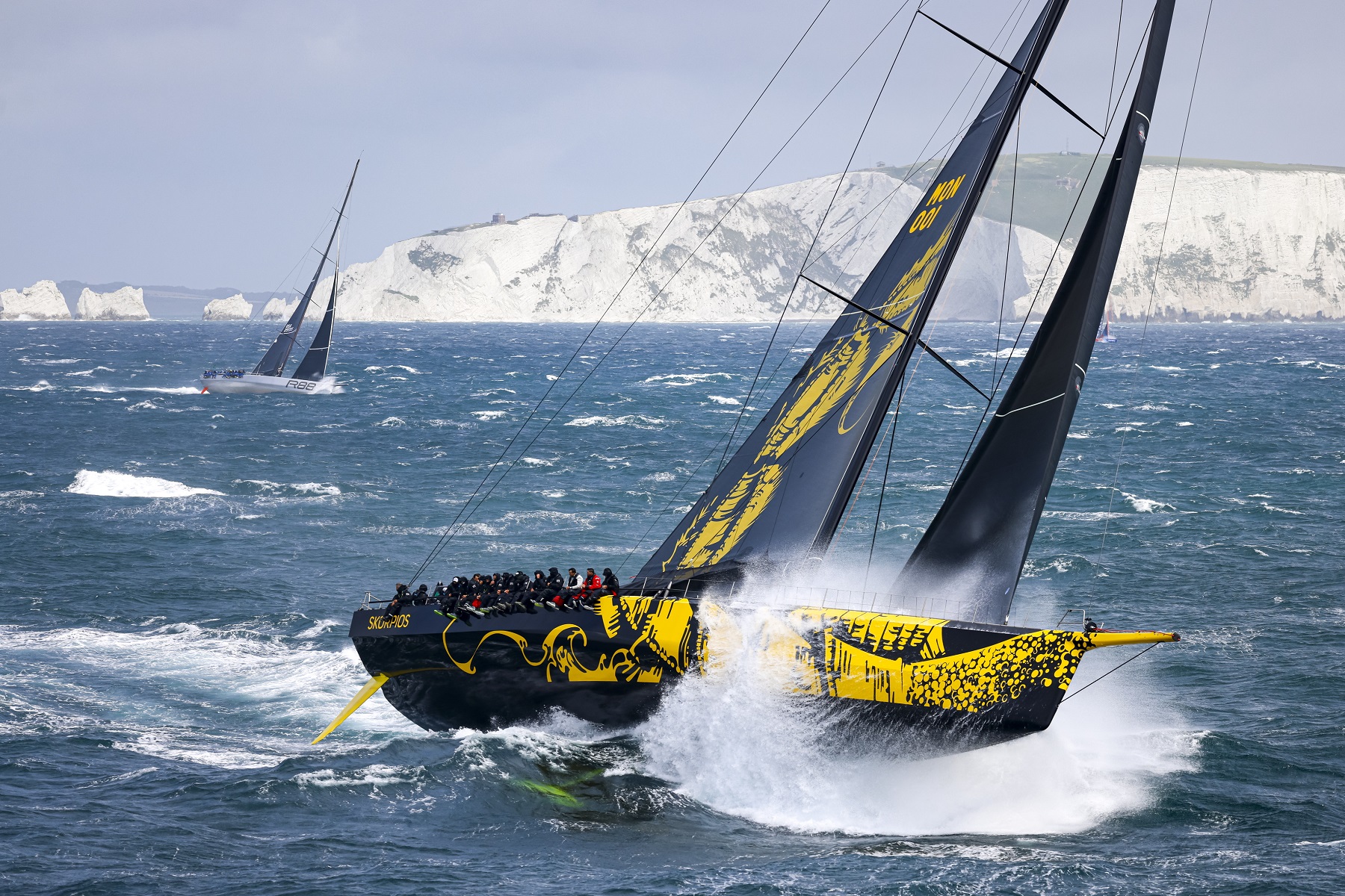Skopios, plus grand monocoque de course au monde au large de l'île de Wight. Carlo Borlenghi / Rolex