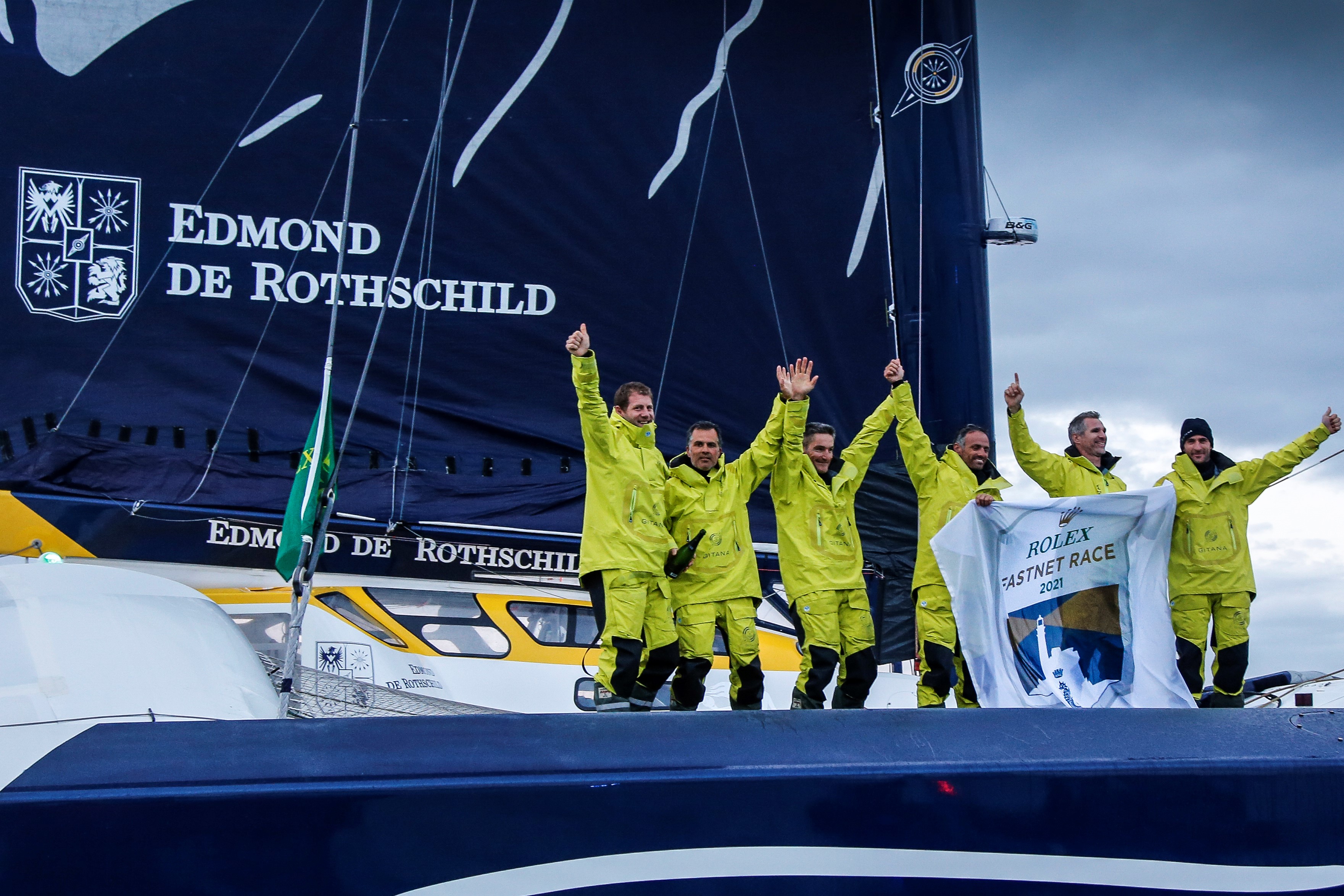 Le trimaran Ultime Edmond de Rotschild détient toujours le record de la course.  © RORC /Paul Wyeth 